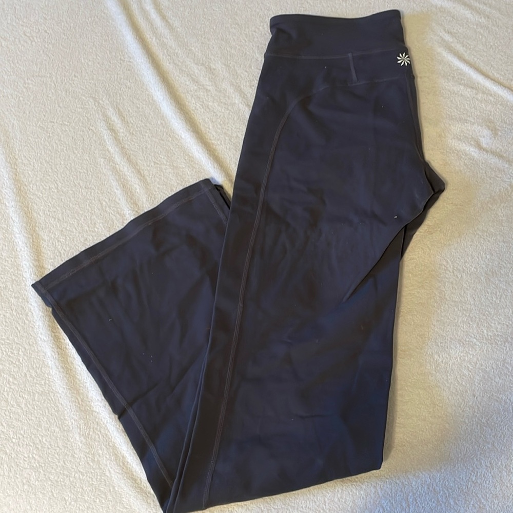 Athleta Booty kicker yoga pants!